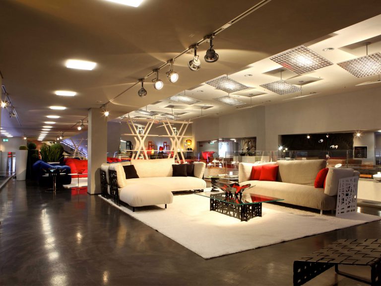 thiết kế nội thất showroom