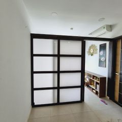 Vách cửa lùa gỗ kết hợp mica mẫu CL02
